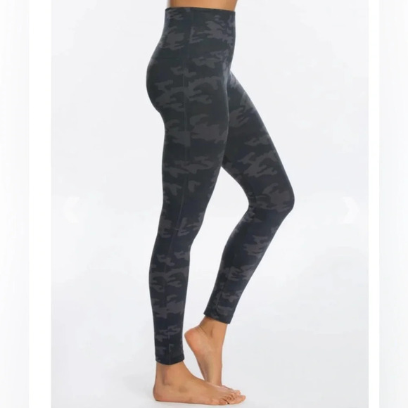 Spanx Look At Me Now Black Gray Camo Leggings Size XL Seamless Shaping - Picture 1 of 9